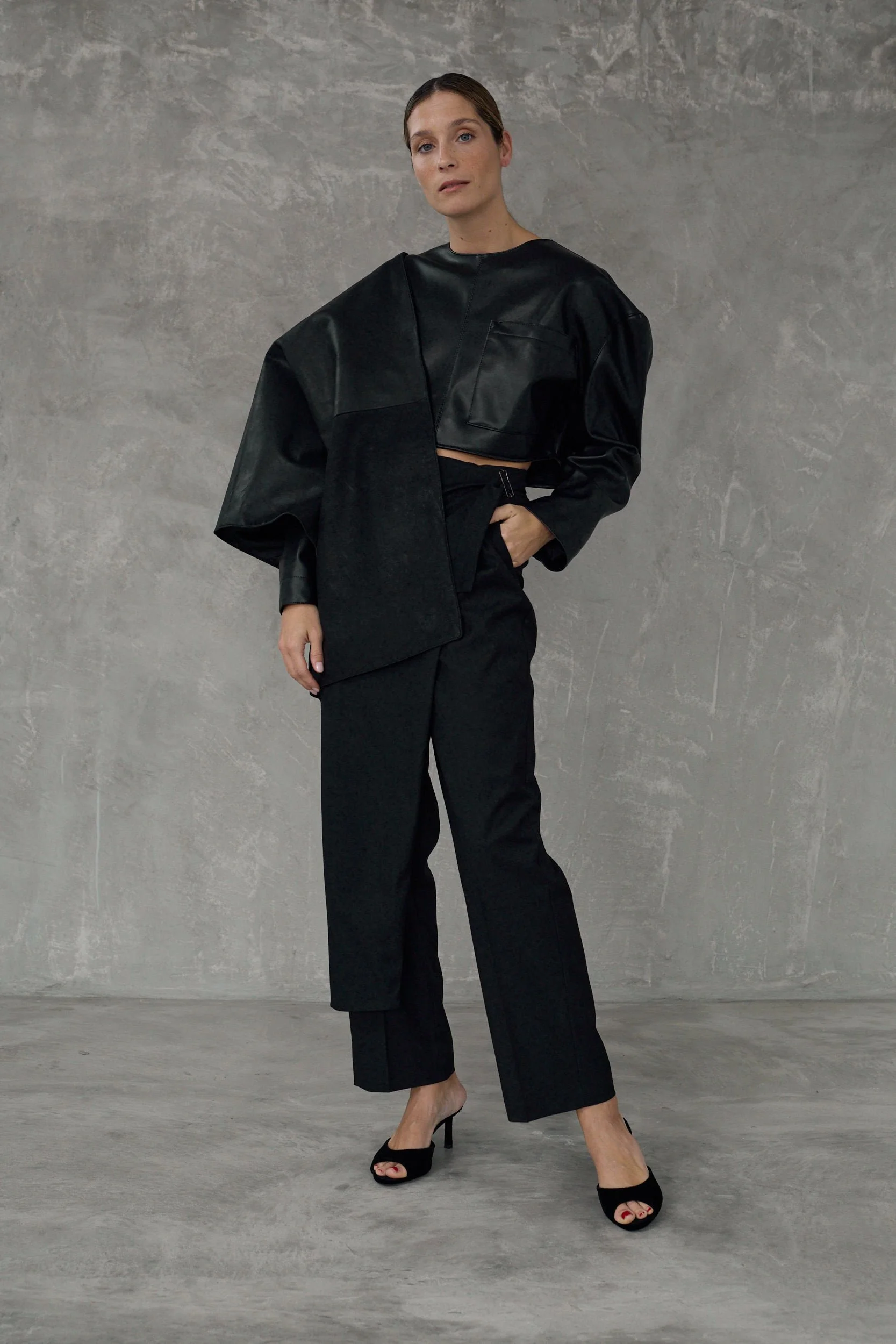 THE BLACK LEATHER SCARF — STUDIO CUT